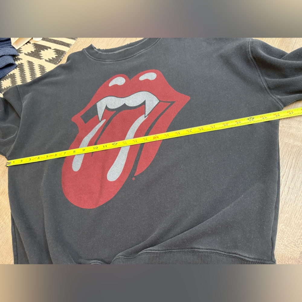 American Eagle Halloween Rolling Stones Vampire Teeth Crewneck Sweatshirt Medium - Picture 7 of 8